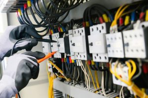קבלן חשמל איכותי – איך בוחרים נכון קבלן חשמל בהרצליה בעיר של סטנדרטים גבוהים?